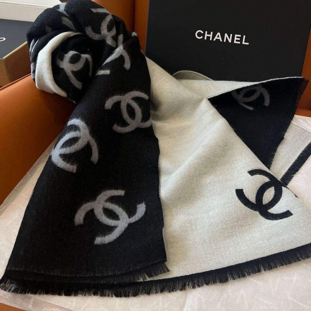 CHANEL Women's Black Scarf